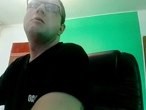 Snapshot of SexiDevil3 chatting on October 19, 2025, 8:15 am SexiDevil3 online show from October 19, 2025, 8:15 am