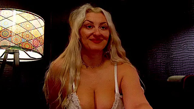 Snapshot of LeticiaReys chatting on February 7, 2026, 2:21 pm LeticiaReys online show from February 7, 2026, 2:21 pm