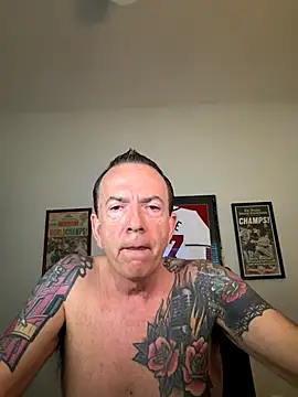 Snapshot of Crazy_Mike1 chatting on October 7, 2025, 1:08 pm Crazy Mike1 online show from October 7, 2025, 1:08 pm