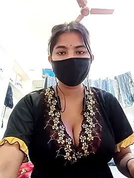 Hot radhaji online show from February 20, 2026, 6:26 am