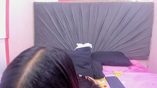 Snapshot of saray-Rousse chatting on October 10, 2025, 2:54 am saray-Rousse online show from October 10, 2025, 2:54 am