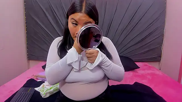 Snapshot of saray-Rousse chatting on October 17, 2025, 1:57 pm saray-Rousse online show from October 17, 2025, 1:57 pm