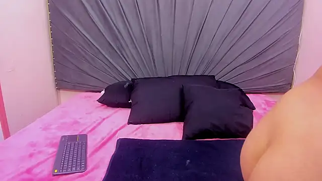 Snapshot of saray-Rousse chatting on October 20, 2025, 1:44 pm saray-Rousse online show from October 20, 2025, 1:44 pm