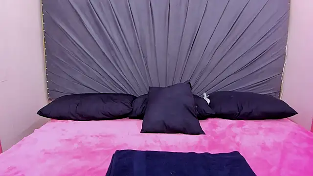 Snapshot of saray-Rousse chatting on October 24, 2025, 2:24 pm saray-Rousse online show from October 24, 2025, 2:24 pm