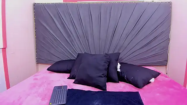 Snapshot of saray-Rousse chatting on October 27, 2025, 1:59 pm saray-Rousse online show from October 27, 2025, 1:59 pm