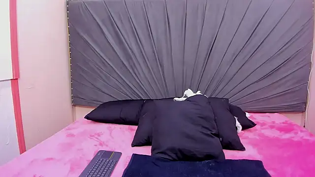 Snapshot of saray-Rousse chatting on October 28, 2025, 1:58 pm saray-Rousse online show from October 28, 2025, 1:58 pm