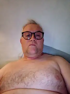 Snapshot of macdut67 chatting on October 8, 2025, 8:34 am macdut67 online show from October 8, 2025, 8:34 am