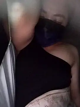 Snapshot of TinyLa chatting on October 18, 2025, 2:18 pm TinyLa online show from October 18, 2025, 2:18 pm