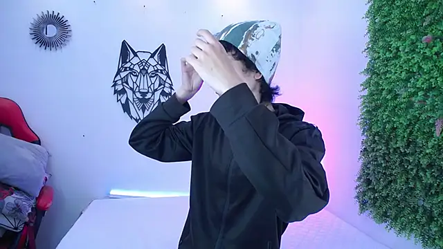 Emo Boy  online show from December 3, 2025, 12:25 pm