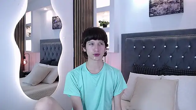 Emo Boy  online show from March 24, 2026, 8:14 pm