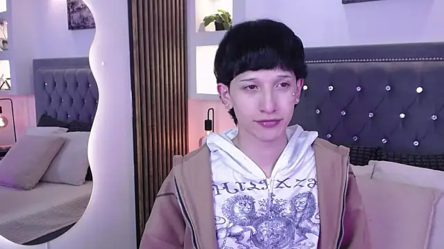 Emo Boy  online show from May 22, 2026, 8:47 pm