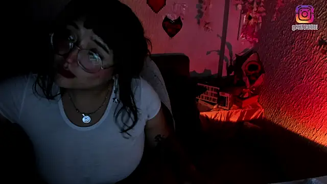 Emilycollei online show from March 27, 2026, 5:24 am