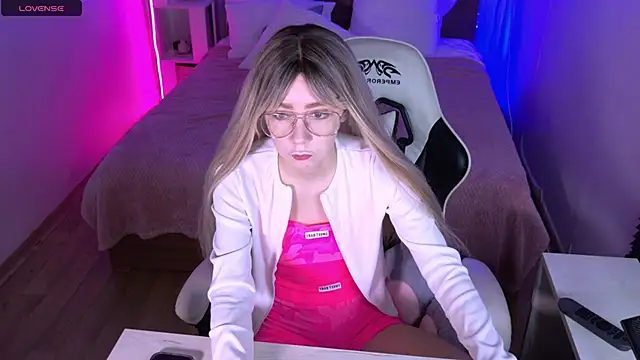 Snapshot of sofiisun chatting on October 18, 2025, 4:15 am sofiisun online show from October 18, 2025, 4:15 am