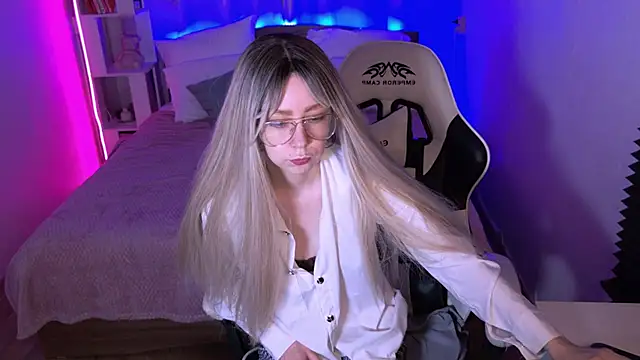 Snapshot of sofiisun chatting on November 4, 2025, 2:10 am sofiisun online show from November 4, 2025, 2:10 am