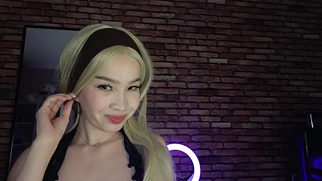 saya li1 online show from December 5, 2025, 4:32 am