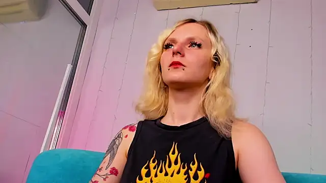 LikiLips online show from October 10, 2025, 1:37 am