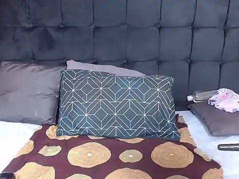 Snapshot of CaramelBootty chatting on November 18, 2025, 6:07 am CaramelBootty online show from November 18, 2025, 6:07 am