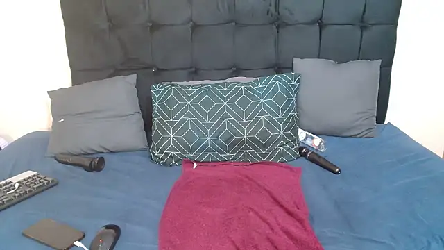 Snapshot of CaramelBootty chatting on January 16, 2026, 4:44 pm CaramelBootty online show from January 16, 2026, 4:44 pm