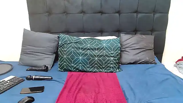 Snapshot of CaramelBootty chatting on February 18, 2026, 4:19 am CaramelBootty online show from February 18, 2026, 4:19 am