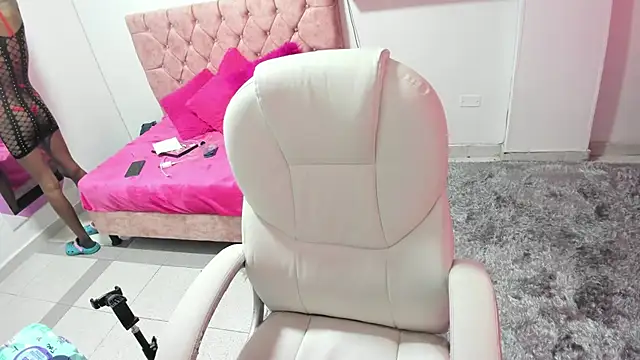 Snapshot of thianahorny chatting on November 5, 2025, 12:38 pm thianahorny online show from November 5, 2025, 12:38 pm