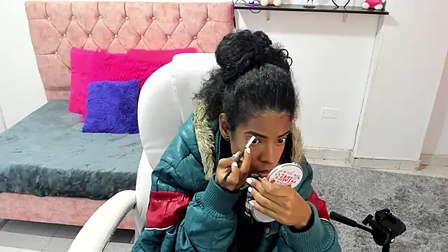 thianahorny online show from December 4, 2025, 12:25 pm