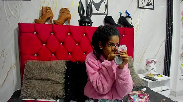 thianahorny online show from March 19, 2026, 9:46 am