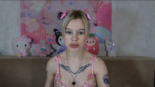 Snapshot of HoneyGold_ chatting on July 8, 2026, 4:39 am HoneyGold online show from July 8, 2026, 4:39 am