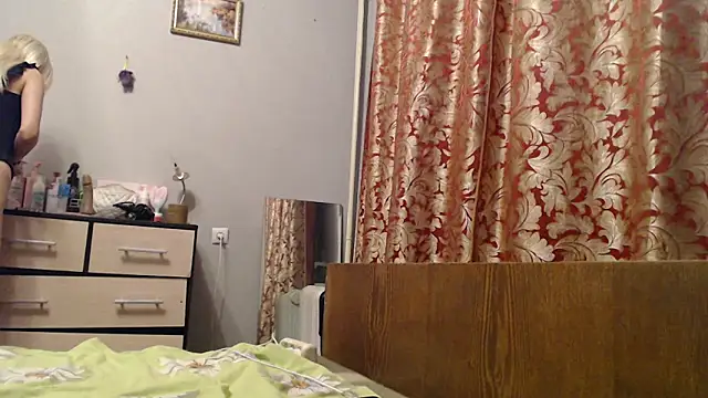 maybe doll online show from November 9, 2025, 2:15 pm