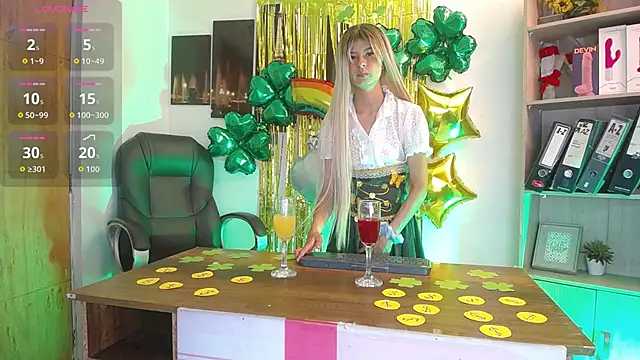 SweetRenata  online show from March 17, 2026, 12:19 pm