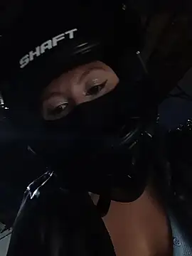 Snapshot of Scarlet_Aura chatting on November 5, 2025, 11:05 pm Scarlet Aura online show from November 5, 2025, 11:05 pm