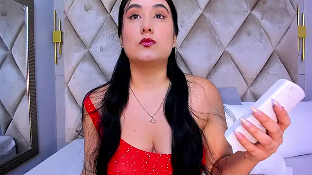 GabyParker  online show from April 7, 2026, 12:05 pm