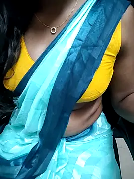 Snapshot of Tamilmallu-duskygirl03 chatting on July 17, 2026, 5:25 am Tamilmallu-duskygirl03 online show from July 17, 2026, 5:25 am