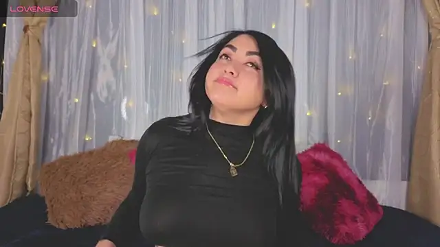 Victoria Jonhss online show from November 18, 2025, 10:03 pm