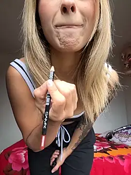 Snapshot of Ashleyroys_111 chatting on October 27, 2025, 4:33 pm Ashleyroys 111 online show from October 27, 2025, 4:33 pm