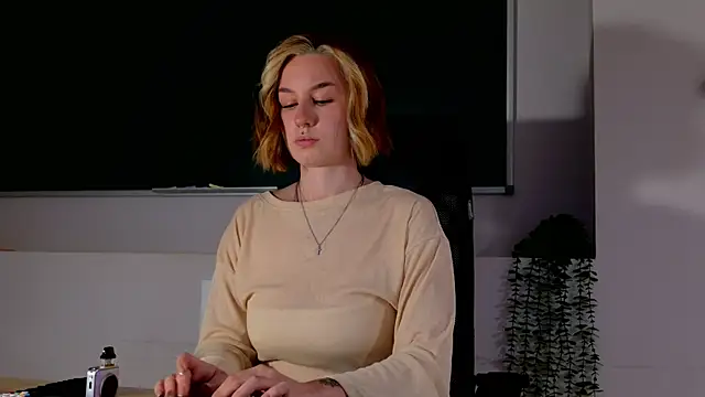 ClaireMathis online show from June 19, 2026, 3:05 pm