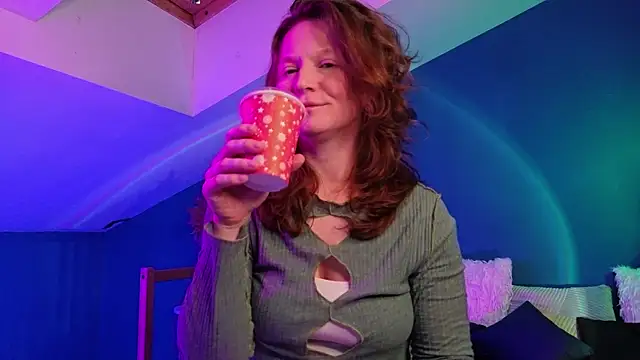 AuroraBorealis   online show from December 18, 2025, 6:52 am