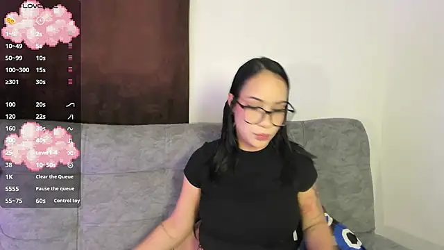 Kari Ruiz  online show from April 17, 2026, 10:46 pm