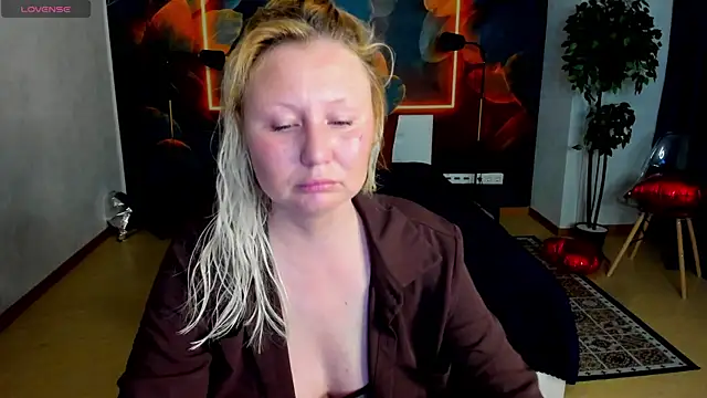 scent  of woman online show from June 5, 2026, 1:34 am
