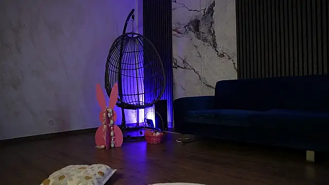 RachelRavee online show from April 11, 2026, 4:17 am