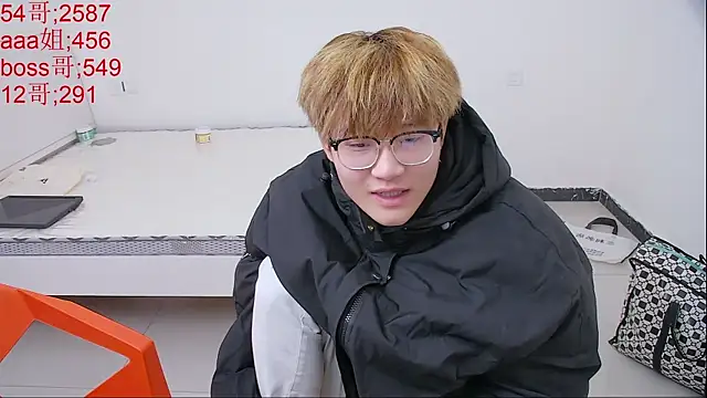 KK-cuteboy online show from April 1, 2026, 4:13 am