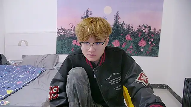 KK-cuteboy online show from April 8, 2026, 4:45 am