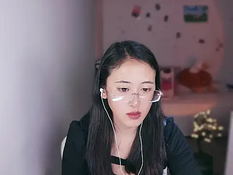 Queena  online show from January 7, 2026, 3:36 pm