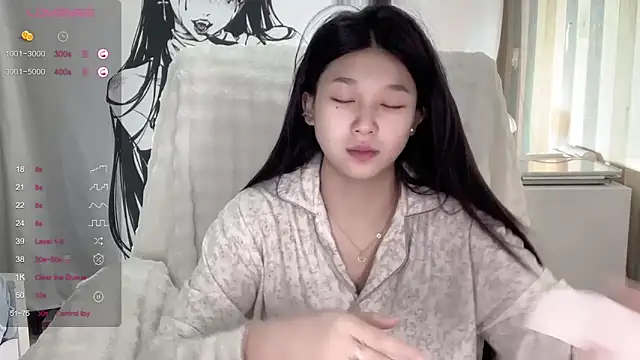 QiQi-779 online show from October 25, 2025, 1:07 pm