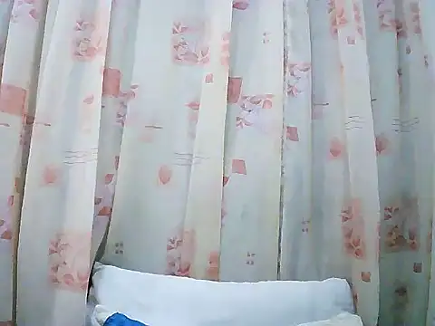 Snapshot of JuicyLipsXx1 chatting on October 15, 2025, 8:09 pm JuicyLipsXx1 online show from October 15, 2025, 8:09 pm