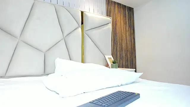 rebeca brown  online show from February 20, 2026, 12:16 pm