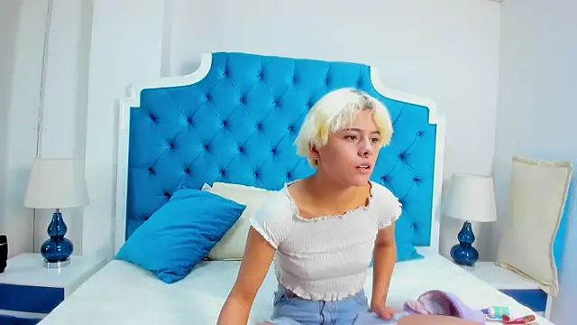 Snapshot of Lia_Vivumi chatting on October 18, 2025, 12:28 pm Lia Vivumi online show from October 18, 2025, 12:28 pm