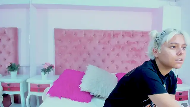 Snapshot of Lia_Vivumi chatting on November 8, 2025, 12:05 pm Lia Vivumi online show from November 8, 2025, 12:05 pm