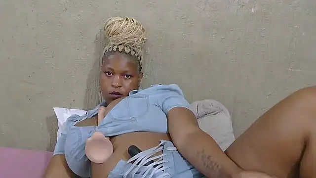 Snapshot of ZuriVixen chatting on October 17, 2025, 7:49 pm ZuriVixen online show from October 17, 2025, 7:49 pm