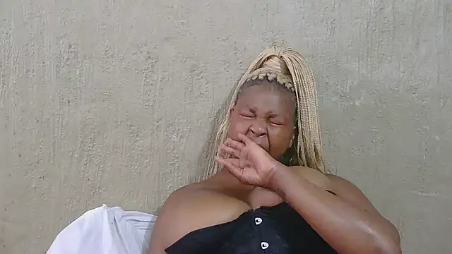 Snapshot of ZuriVixen chatting on October 18, 2025, 9:32 am ZuriVixen online show from October 18, 2025, 9:32 am