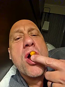 Snapshot of akstr8 chatting on March 27, 2026, 7:25 am akstr8 online show from March 27, 2026, 7:25 am